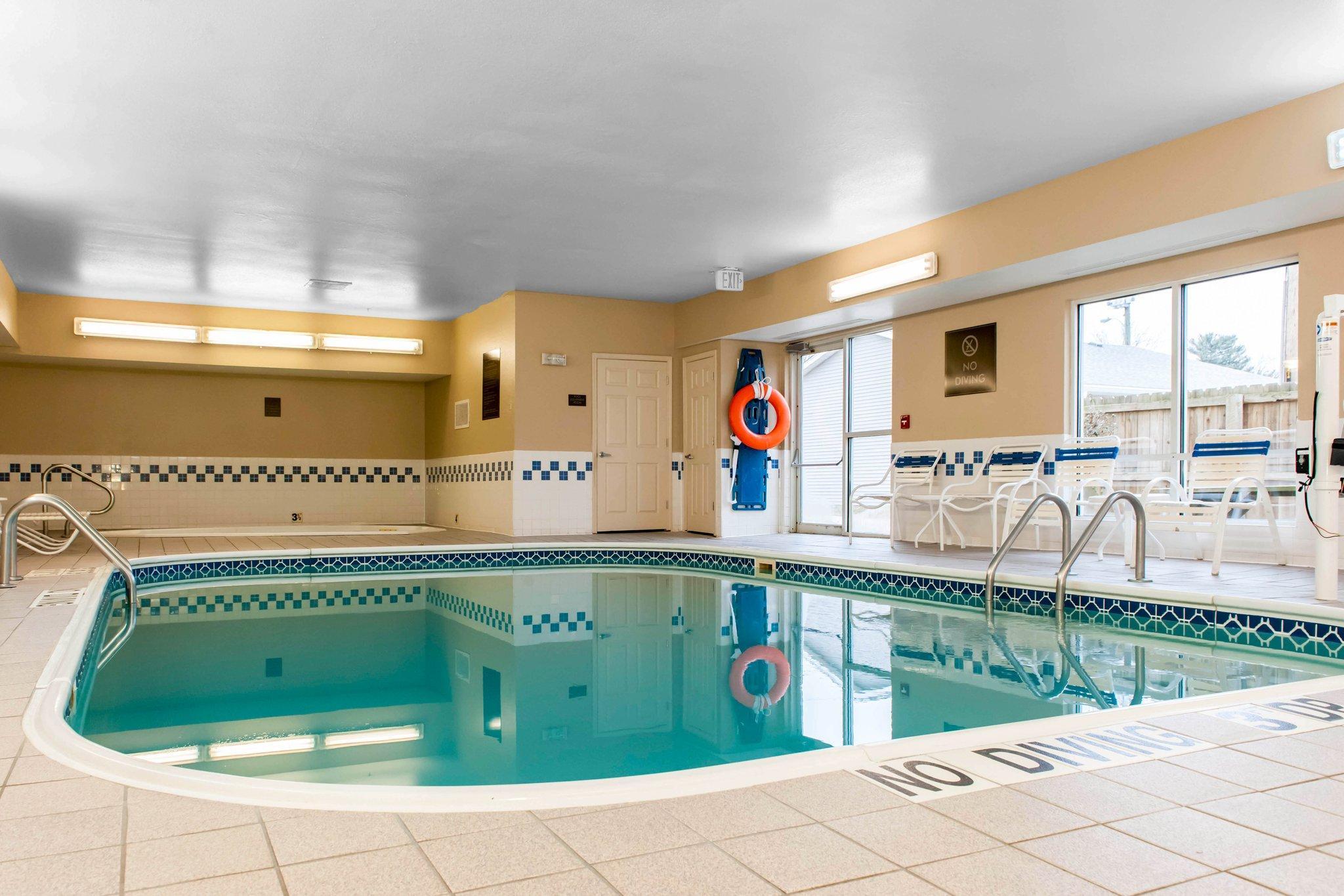Comfort Suites Terre Haute University Area Εξωτερικό φωτογραφία
