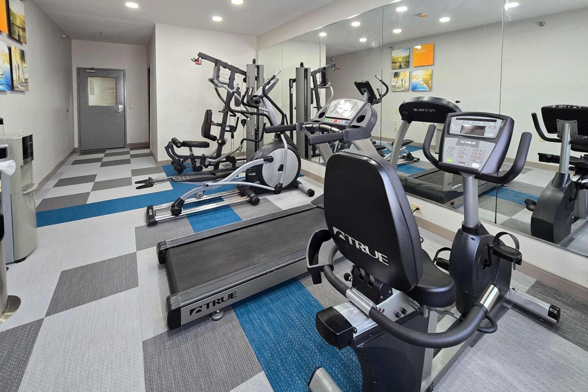 Comfort Suites Terre Haute University Area Εξωτερικό φωτογραφία